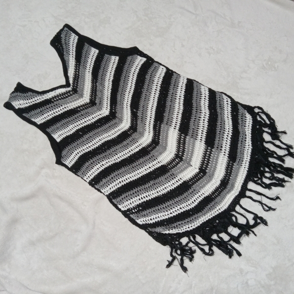 Cato Crochet Knit Front Tie Cover Up Fringe Vest sz Medium - Picture 2 of 8